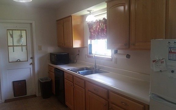 5th image of 7017 Hastings St