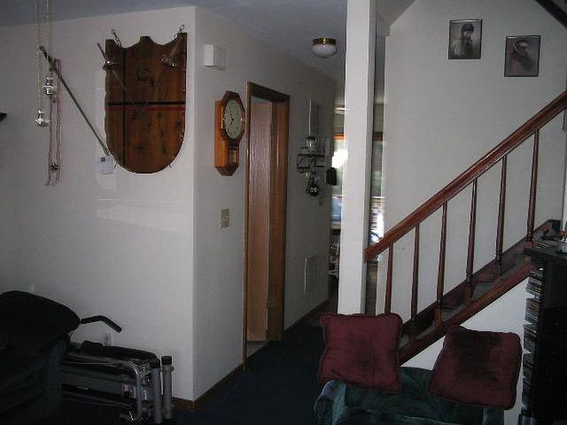 3rd image of 25 WARSAW Avenue