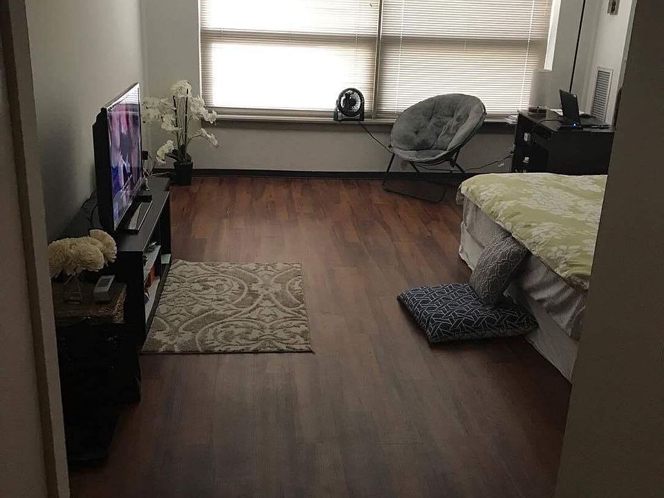2nd image of 625 W Madison St APT 1806