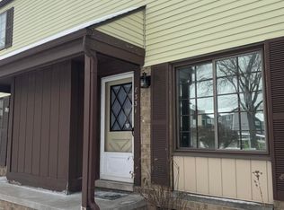 8331 Hickory Dr, Sterling Heights, MI 48312