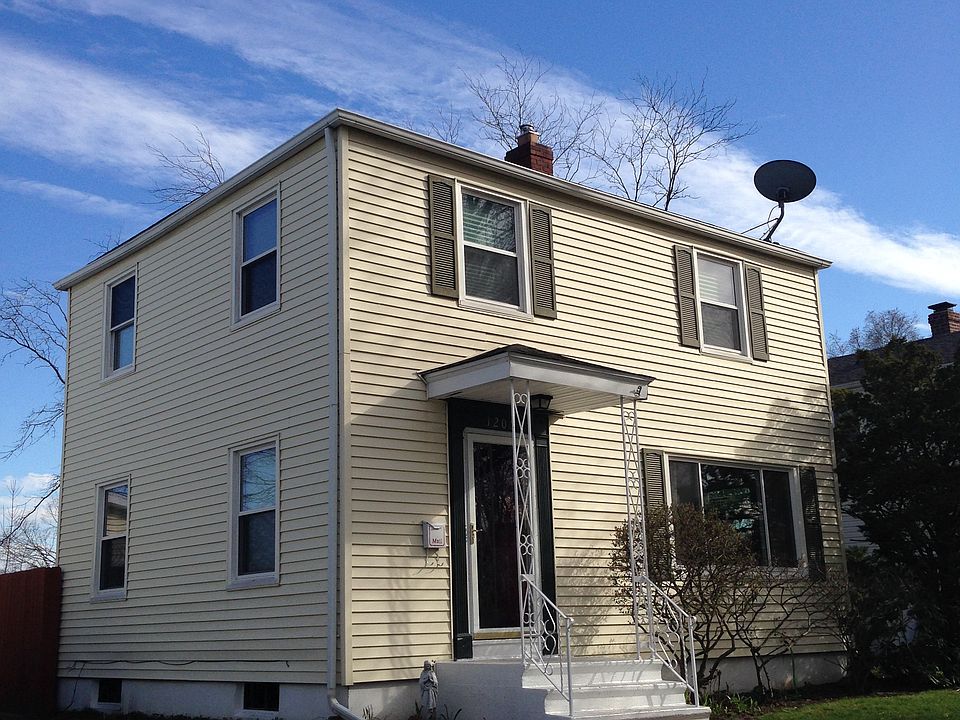 2nd image of 1206 Woodlawn Blvd