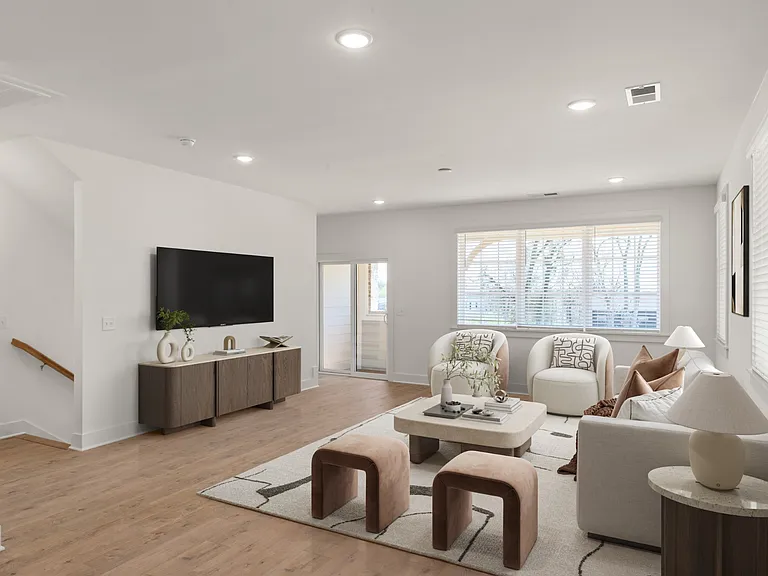 504 Edwin St #18 — Photo 5