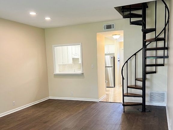 3rd image of 803 Ockley Dr APT 6