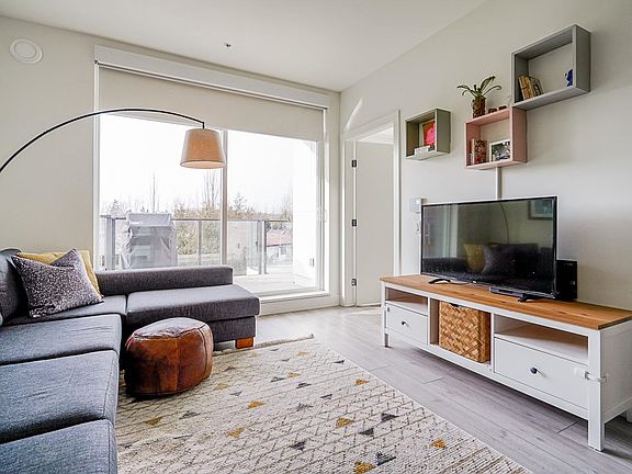 3rd image of 3420 Saint Catherines St #301