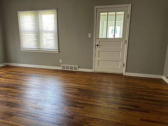 4th image of 611 W 8th St