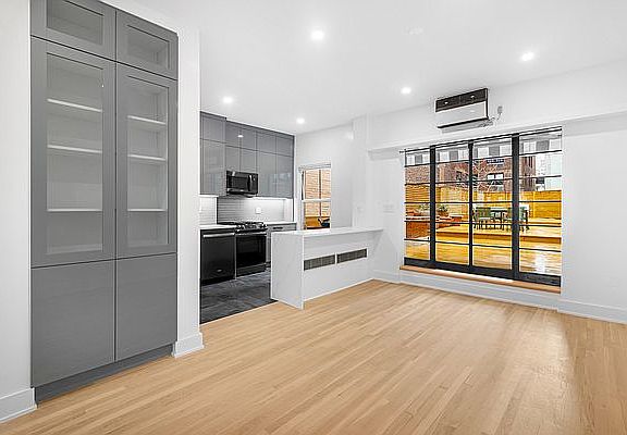 3rd image of 240 E 80th St #240