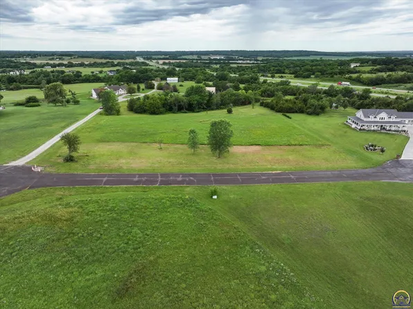 2448 SW Meadow Lake Dr, Ottawa, KS 66067