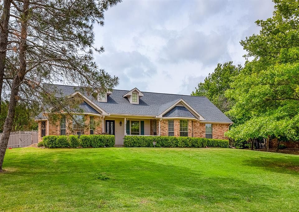 1st image of 14030 Red Oak Cir S