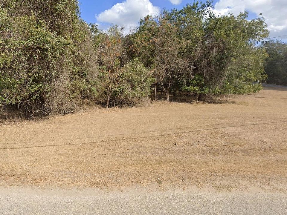 2nd image of 542 Riverside Dr