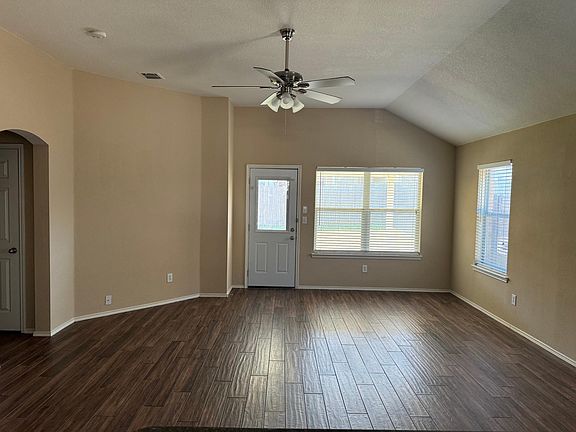 3rd image of 10625 Vista Heights Blvd