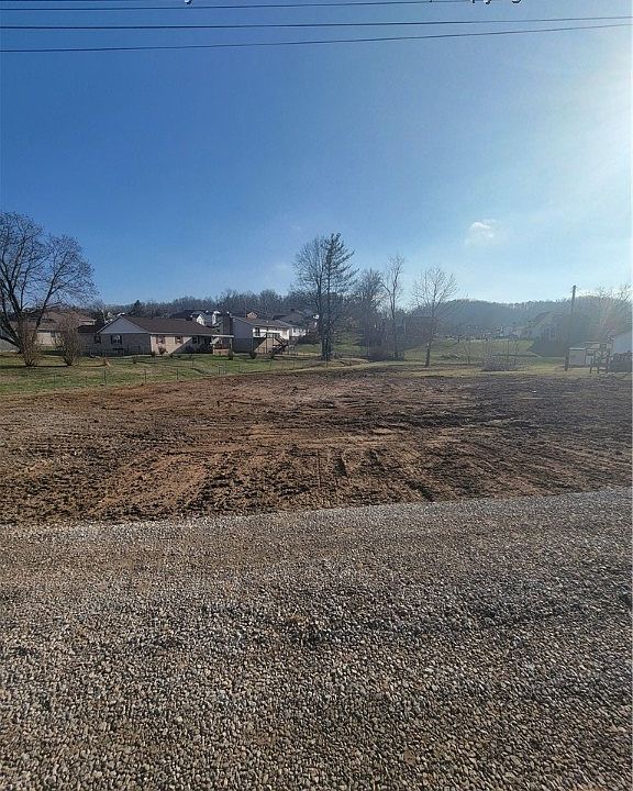 2nd image of 72 Teays Garden Rd