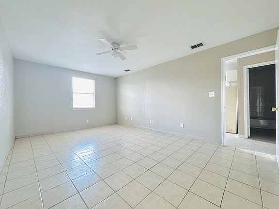 3rd image of 3304 Palm Leaf Cir #3