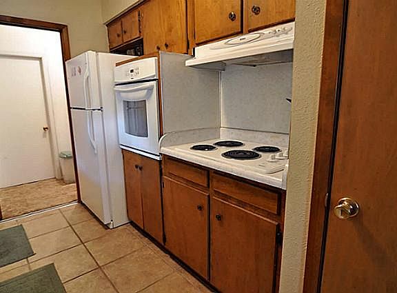 4th image of 902 Blaylock Cir N