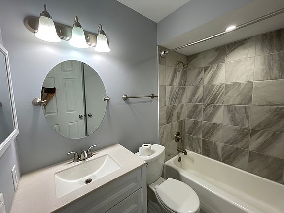 4th image of 10445 Briarbend Dr APT 10