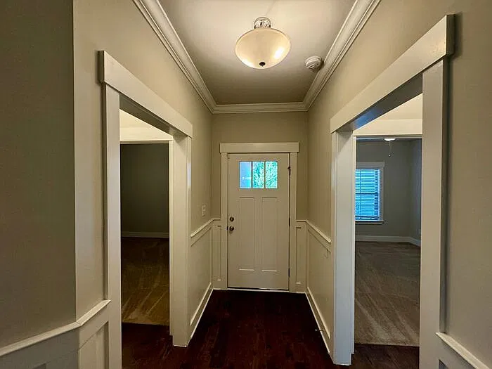 3 bed, 2.0 bath, 1850 sqft, $1,920 — Photo 2