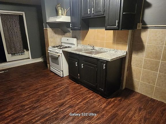 3rd image of 143 N 4th St Floor 1