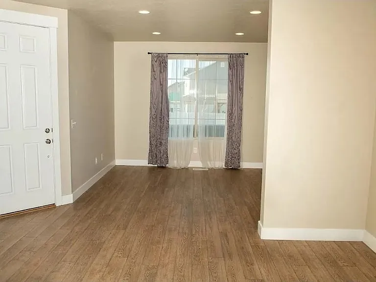357 E Vancott Way — Photo 7
