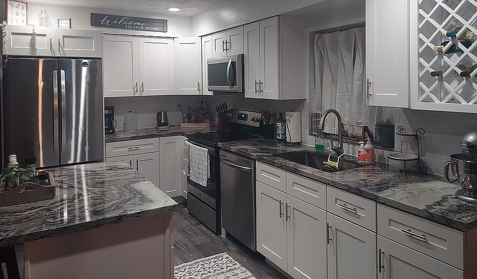 1st image of 1435 21st Ave SW
