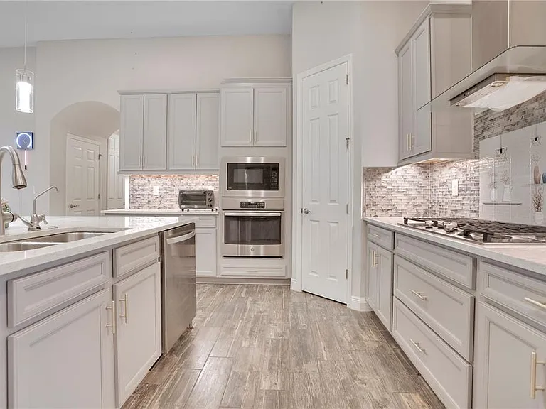 21914 Butterfly Kiss Dr — Photo 12