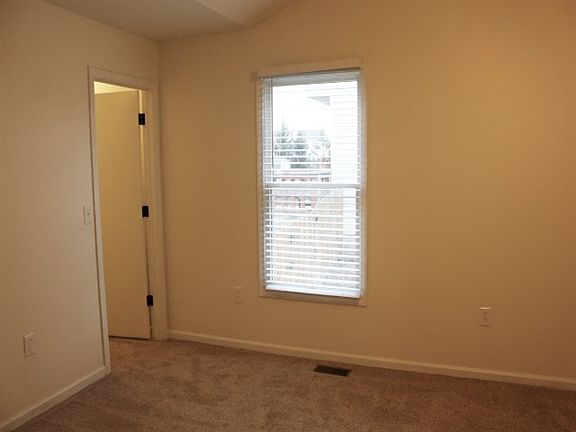 5th image of 1276 Valley Dr