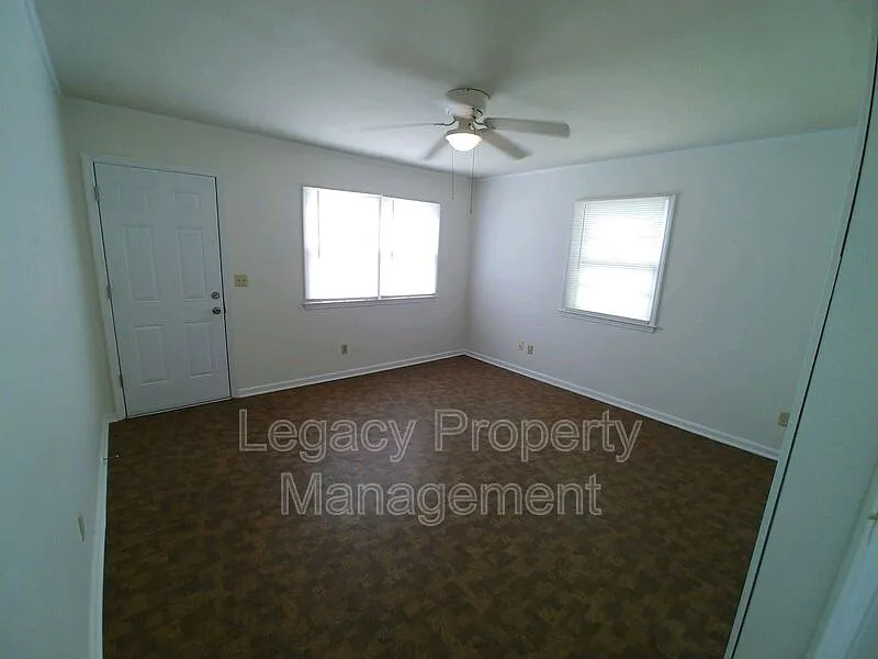 2 bed, 1.0 bath, $1,100 — Photo 2