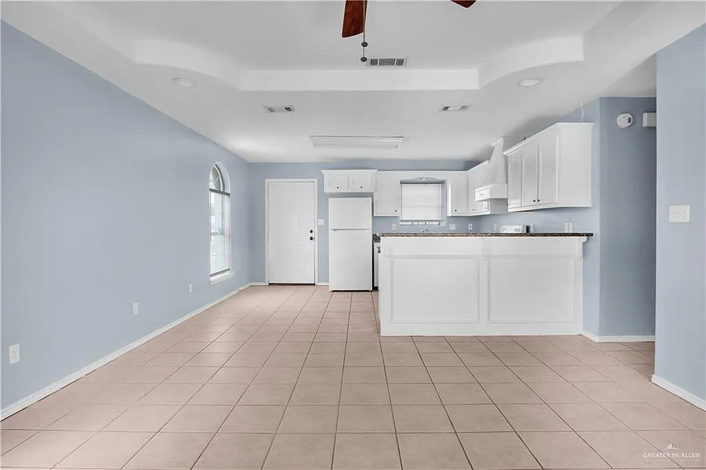 2 bed, 2.0 bath, 3808 sqft, $800 — Photo 4