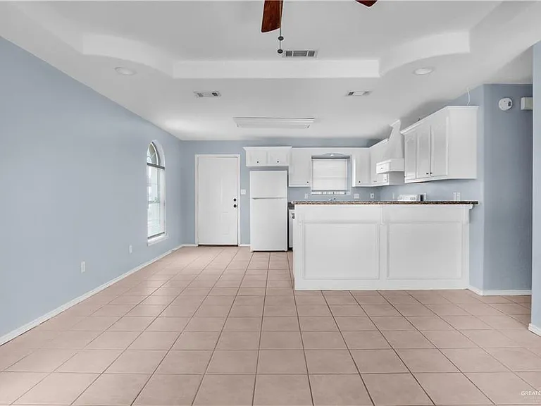 1608 W Portales Dr — Photo 4