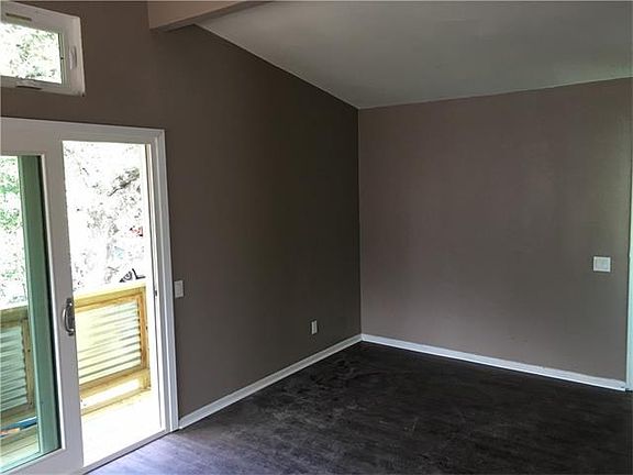 5th image of 2503 Manor Cir APT C