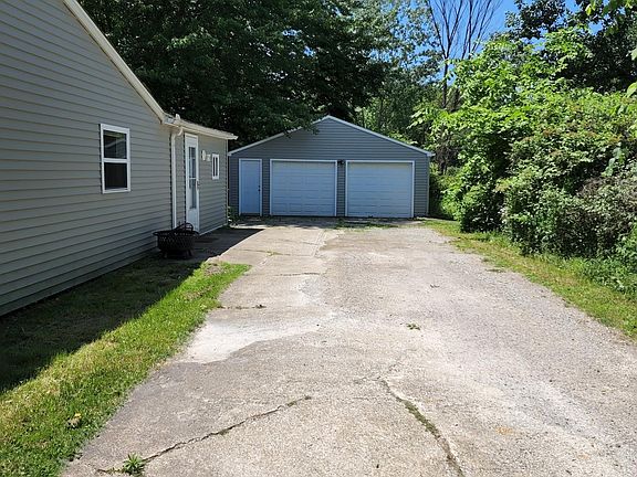 2nd image of 1996 Gaylann Dr