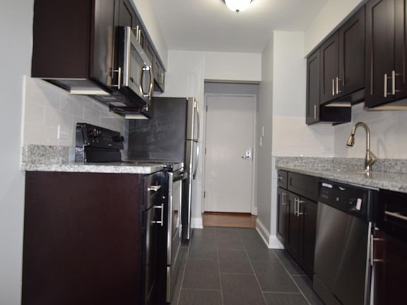 2nd image of 7547 N Winchester Ave