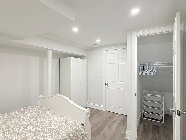 3477 Riverspray Cres — Photo 23