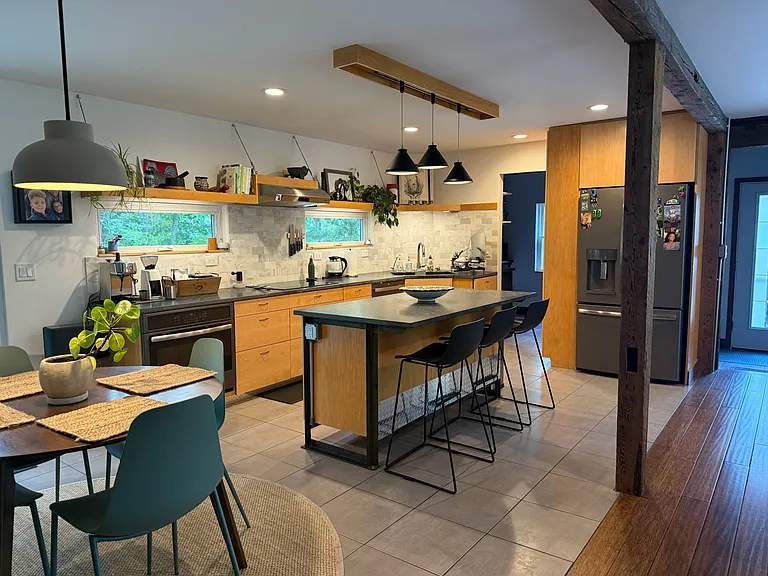 41 Middle Rd — Photo 1