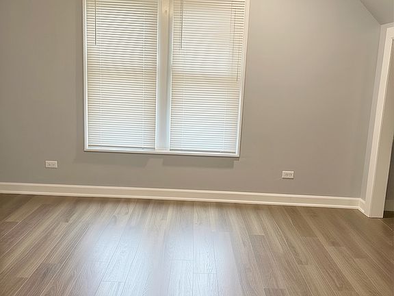 4th image of 14305 Irving Ave #2