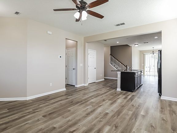 5th image of 3039 Holly Grove Ln