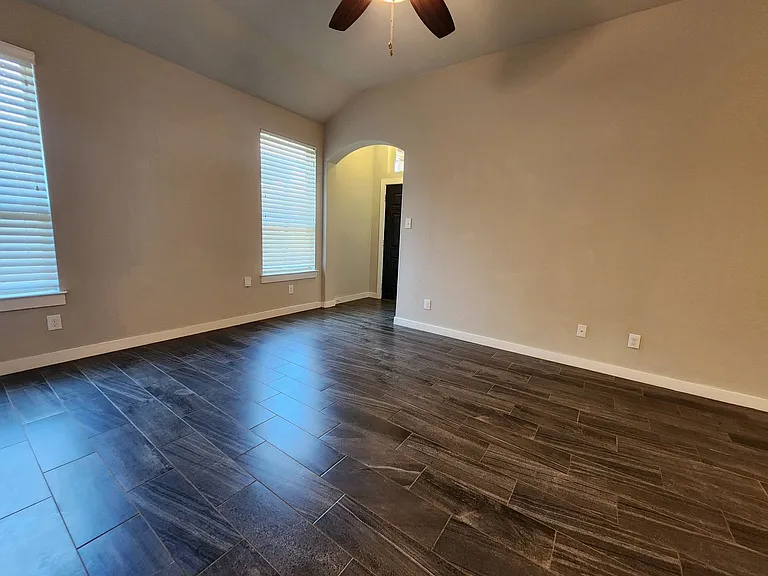 546 Creekside Frst — Photo 3
