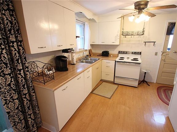 5th image of 107 Jasper Dr