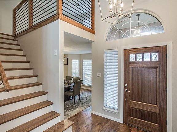 3rd image of 660 Autumn Oaks Dr