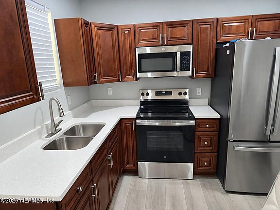 2nd image of 421 W 23RD Street