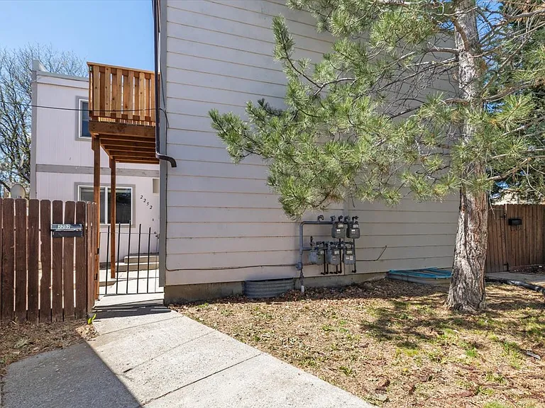 2252 Avenue C — Photo 6
