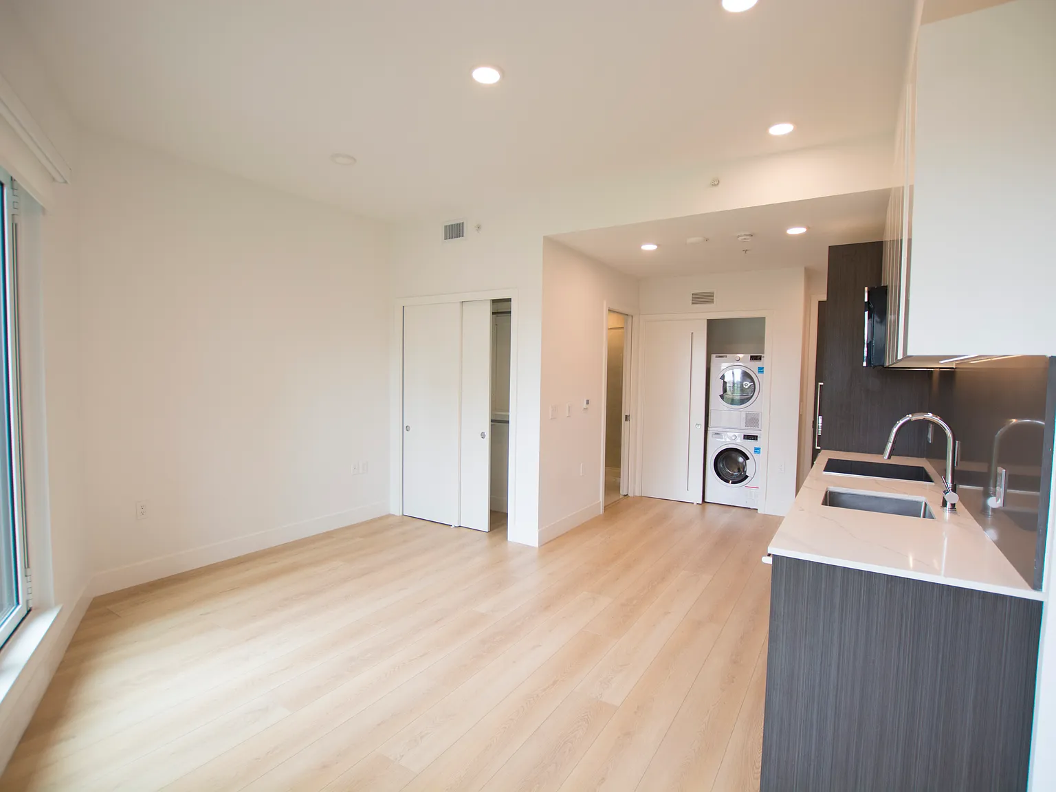 Studio, 416 sqft, $1,850 — Photo 2