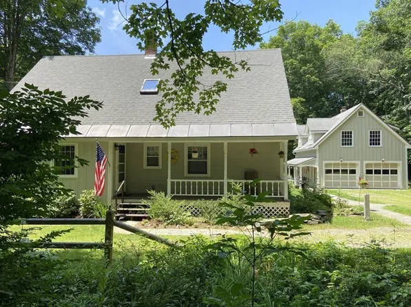 41 Warner St, Belchertown, MA 01007