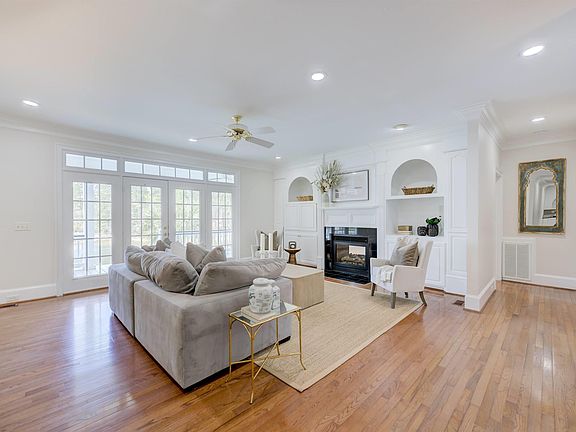 4th image of 323 Regatta Rd