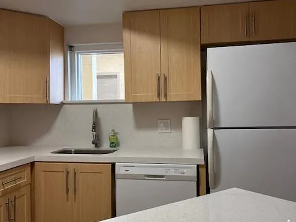 8235 Lake Dr APT 401, Doral, FL 33166