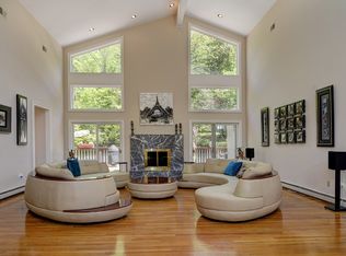 8 Beekman Hill Rd, Essex Fells, NJ 07021