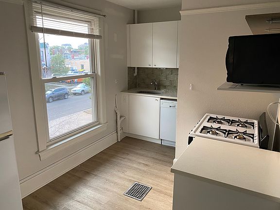 3rd image of 546 N Washington St #2
