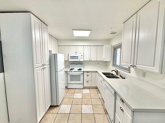 4th image of 2666 Worden St Unit 7