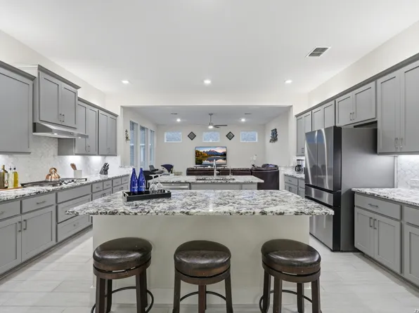 3709 Pin Oak Hills, Seguin, TX 78155