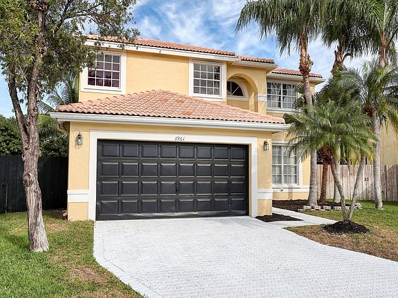 3rd image of 3961 Newport Avenue