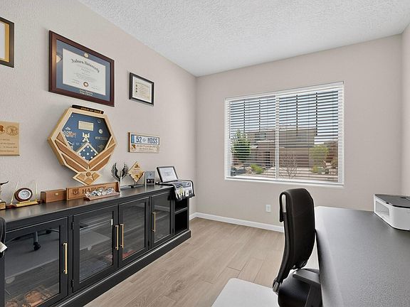 4th image of 3058 Shannon Ln NE