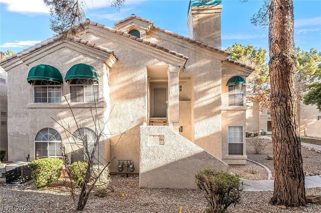 3 bed, 2.0 bath, 1200 sqft, $2,000 — Photo 1